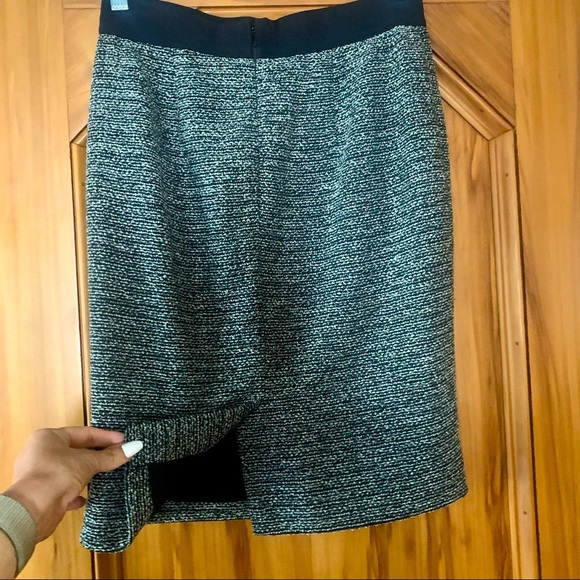 Ann Taylor Black & White Tweed Pencil Skirt 🖤 - Picture 5 of 8